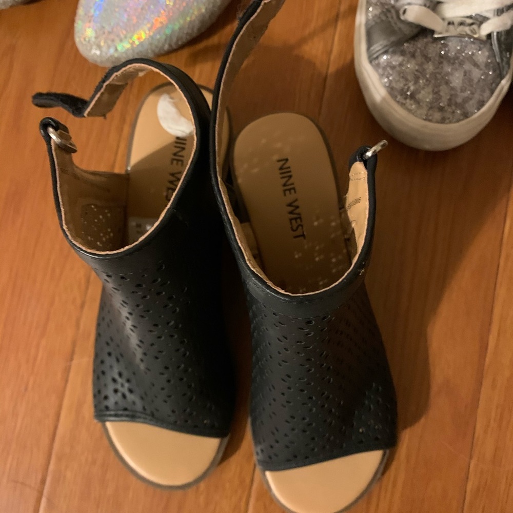 Girls shoes